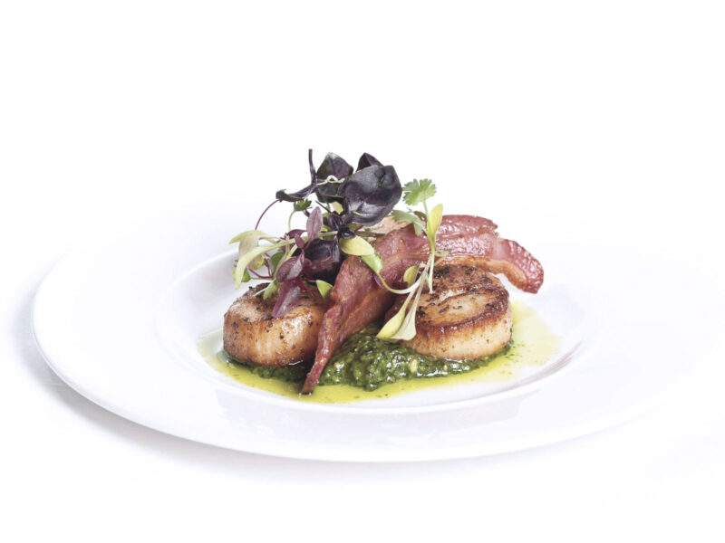 Scallops and mixed shellfish with creamy fish sauce au gratin